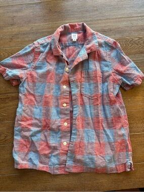 GAP Men's Short-Sleeve Camp Collar Plaid Shirt in Red and Light Blue
